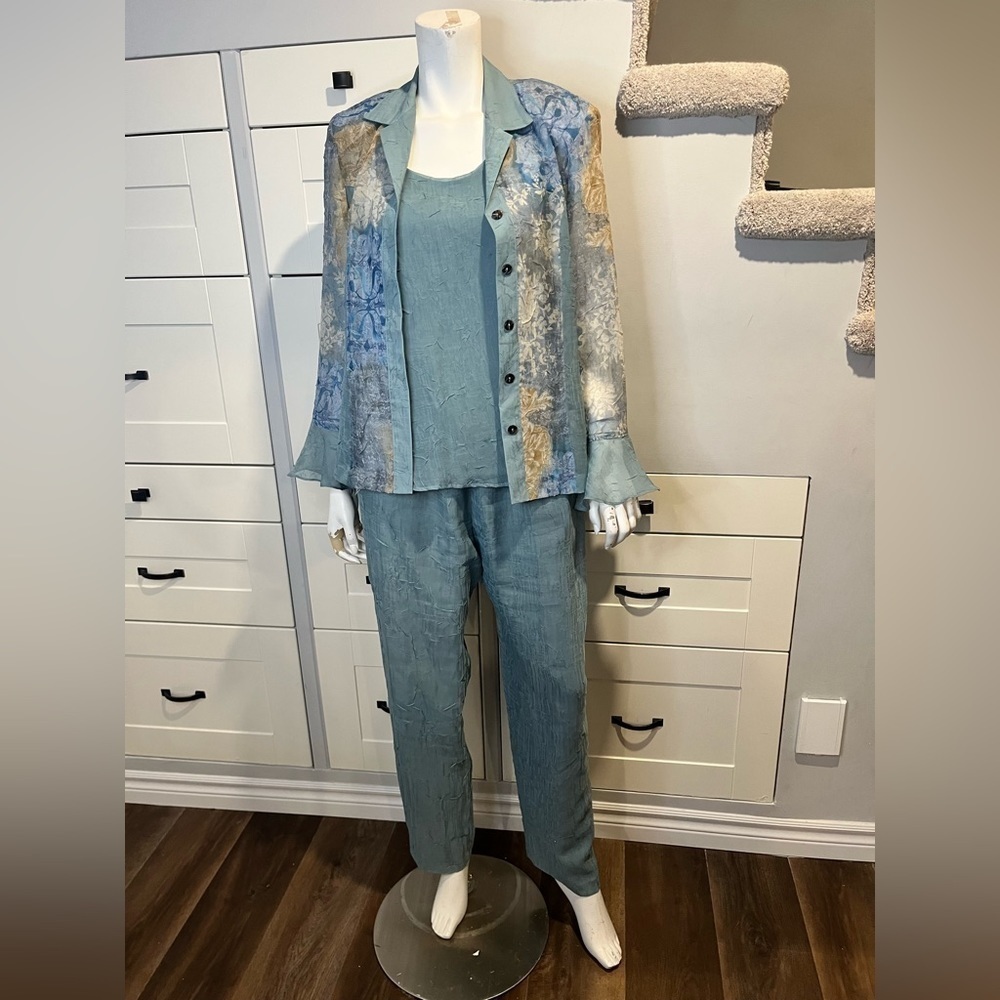 I.c. Vintage three piece set. Medium. Elastic waist pant. Sweater set. Floral.